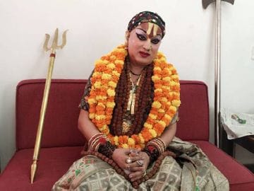 Kinner Khushi Sharma holding trishul